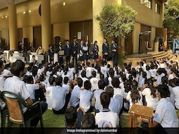 आराध्या बच्चन की स्कूल की अनसीन तस्वीर वायरल, अवॉर्ड लेती नजर आईं अमिताभ बच्चन की पोती आराध्या बच्चन की स्कूल की अनसीन तस्वीर वायरल, अवॉर्ड लेती नजर आईं अमिताभ बच्चन की पोती