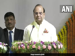दिल्ली के उपराज्यपाल के बयान पर AAP ने जताया विरोध, कहा- सस्ते प्रचार के भूखे हैं LG दिल्ली के उपराज्यपाल के बयान पर AAP ने जताया विरोध, कहा- सस्ते प्रचार के भूखे हैं LG