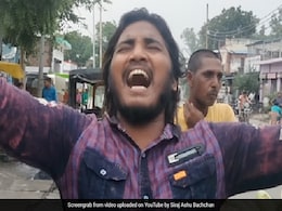 सब्जी बेचने वाले ने लगाए ऐसे सुर लग गई ग्राहकों की लाइन, डिस्काउंट की जगह करने लगे एक और गीत की फरमाइश सब्जी बेचने वाले ने लगाए ऐसे सुर लग गई ग्राहकों की लाइन, डिस्काउंट की जगह करने लगे एक और गीत की फरमाइश