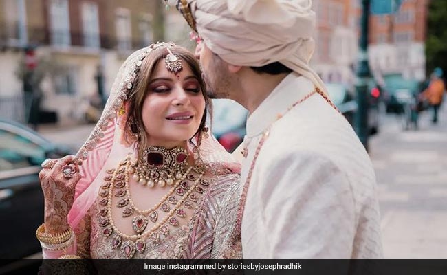 Kanika Kapoor's Bridal Makeup: Best Beauty Lessons To Learn From Her