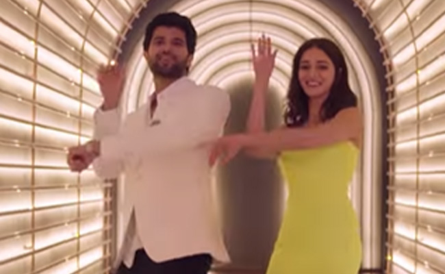 <i>Liger</i>'s Vijay Deverakonda And Ananya Panday Can't Stop Dancing To This <i>Jugjugg Jeeyo</i> Song