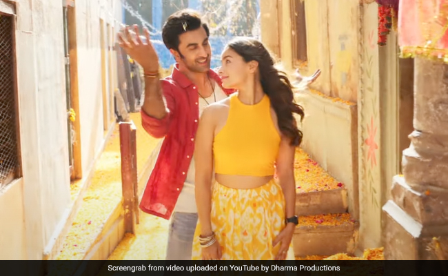 <i>Brahmastra</i> Song Teaser: Alia Bhatt And Ranbir Kapoor's <i>Kesariya</i> But In Telugu, Titled <i>Kumkumala</i>