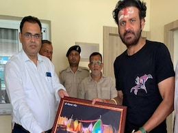 मनोज बाजपेयी शूटिंग के बीच देवघर में बाबा बैद्यनाथ की पूजा-अर्चना करने पहुंचे, 18 साल की उम्र से शुरू की थी बाबा धाम की यात्रा  मनोज बाजपेयी शूटिंग के बीच देवघर में बाबा बैद्यनाथ की पूजा-अर्चना करने पहुंचे, 18 साल की उम्र से शुरू की थी बाबा धाम की यात्रा