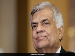 श्रीलंका : राष्ट्रपति गोटबाया ने PM रानिल विक्रमसिंघे को बनाया वित्त मंत्री, आर्थिक संकट से निकलने का बनाएंगे रास्ता श्रीलंका : राष्ट्रपति गोटबाया ने PM रानिल विक्रमसिंघे को बनाया वित्त मंत्री, आर्थिक संकट से निकलने का बनाएंगे रास्ता