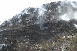 दिल्ली के भलस्वा लैंडफिल साइट पर 5 दिन बाद भी सुलग रही आग दिल्ली के भलस्वा लैंडफिल साइट पर 5 दिन बाद भी सुलग रही आग