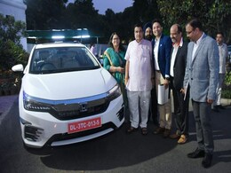 Union Minister, Nitin Gadkari, Checks Out New Honda City Hybrid Union Minister, Nitin Gadkari, Checks Out New Honda City Hybrid