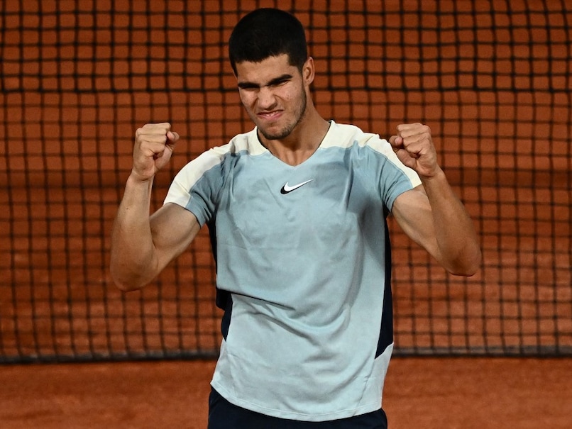Teenage Star Carlos Alcaraz Sweeps Into French Open Second Round