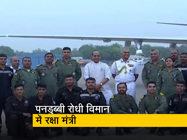 रक्षा मंत्री राजनाथ सिंह ने पनडुब्‍बी रोधी पी-8 आई विमान में भरी उड़ान 