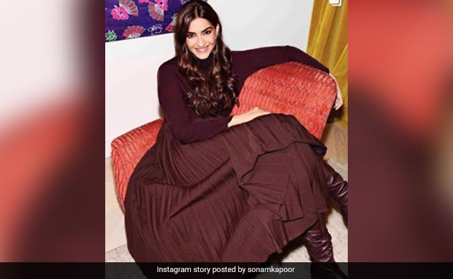 Sonam Kapoor Flashes Her Radiant Smile In This New Post. Don't Miss Her Pregnancy Glow