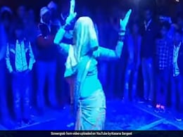 नई दुल्हन ने 'गजबन' पर किया ऐसा ताबड़तोड़ डांस की खुली रह गईं बारातियों की आंखें, लोग बोले- सपना चौधरी को भी फेल कर दिया नई दुल्हन ने 'गजबन' पर किया ऐसा ताबड़तोड़ डांस की खुली रह गईं बारातियों की आंखें, लोग बोले- सपना चौधरी को भी फेल कर दिया