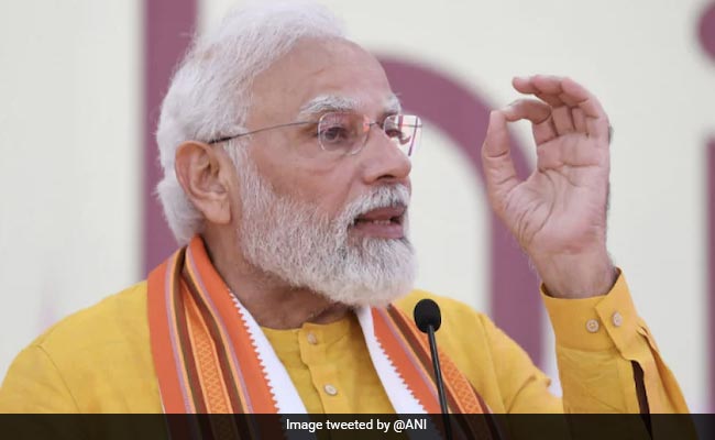 नेपाल में बच्चे को स्पेशल ऑटोग्राफ देते पीएम मोदी का Video Viral, स्कैच में बनी थी भगवान बुद्ध के साथ इनकी तस्वीर