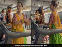 महिलाओं ने वर्कआउट करते हुए ट्रेडमिल पर किया गरबा, हैरान रह गए लोग, बोले- खतरनाक भी हो सकता है महिलाओं ने वर्कआउट करते हुए ट्रेडमिल पर किया गरबा, हैरान रह गए लोग, बोले- खतरनाक भी हो सकता है