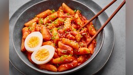 Love Korean Food? Try Out The Recipe Of Veg Spicy Korean Rice Cakes (Tteok-Bokki), Video Inside