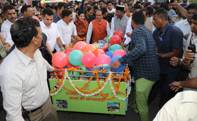 Shivraj Chouhan Seen On Bhopal Streets Pushing Cart Filled With Toys