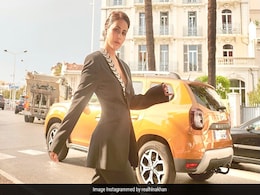 Cannes 2022: Hina Khan Is On Her Way For Interviews In A Classic Black Pantsuit Cannes 2022: Hina Khan Is On Her Way For Interviews In A Classic Black Pantsuit