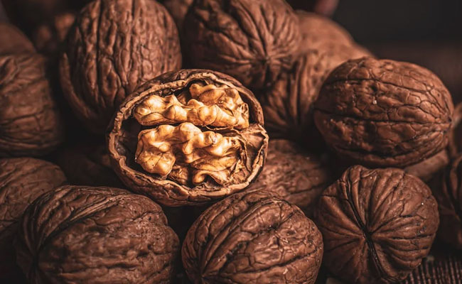 A diet rich in omega-3 fatty acids can help people with fatty liver and walnuts are rich in omega-3