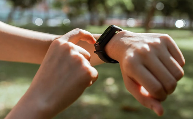 Top 5 Fitness Trackers To Stay On Top Of Your Health