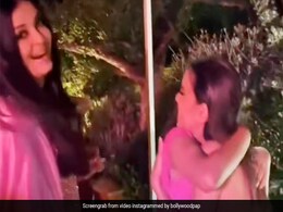 रेड कारपेट पर पहुंचते ही आराध्या बच्चन बनीं स्टार, फर्राटेदार अंग्रेजी में दिया परिचय तो विदेशी एक्ट्रेस ने यूं लगा लिया गले, देखें  Video रेड कारपेट पर पहुंचते ही आराध्या बच्चन बनीं स्टार, फर्राटेदार अंग्रेजी में दिया परिचय तो विदेशी एक्ट्रेस ने यूं लगा लिया गले, देखें  Video