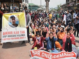 Rahul Bhat's Killing: Kashmiri Pandits Take Out Protest March In Srinagar Rahul Bhat's Killing: Kashmiri Pandits Take Out Protest March In Srinagar