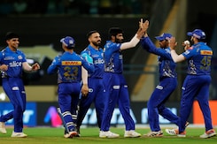 CSK vs MI: मुंबई को मिली इस सीजन की तीसरी सफलता CSK vs MI: मुंबई को मिली इस सीजन की तीसरी सफलता