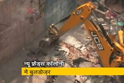 न्यू फ्रेंड्स कॉलोनी इलाके से MCD ने हटाए अतिक्रमण, मौके पर भारी पुलिस बल तैनात  न्यू फ्रेंड्स कॉलोनी इलाके से MCD ने हटाए अतिक्रमण, मौके पर भारी पुलिस बल तैनात