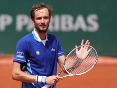 Daniil Medvedev Cruises Into French Open Last 16