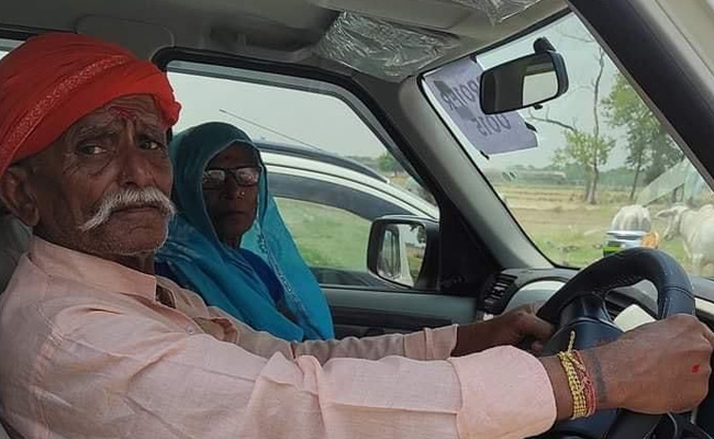 खेसारी लाल यादव ने माई और बाबूजी के लिए खरीदी शानदार लग्जरी गाड़ी, फैंस बोले- जुग जुग जियो