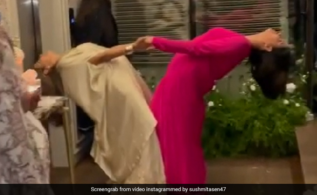 Stretching In The Middle Of A Party? Only Sushmita Sen And Yasmin Karachiwala Can
