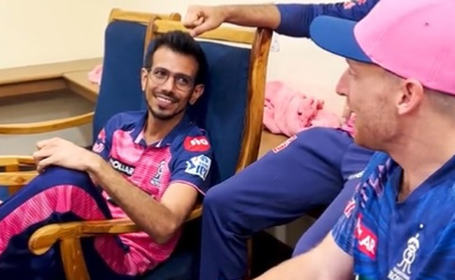 बटलर ने लिए Yuzvendra Chahal के मजे, हिन्दी में गाया गाना- 'चार आने की पेप्सी, युजी भाई सेक्सी,'
