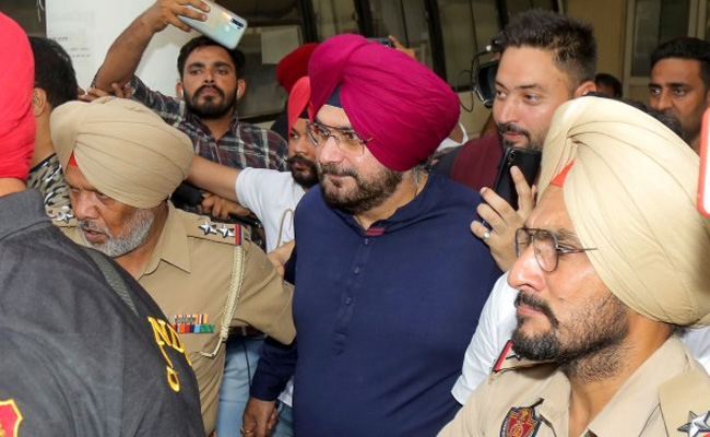 Navjot Sidhu Skips Dinner On First Night In Jail, Only Takes Medicine