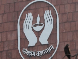 कैसा 'LIC 2.0'? लिस्टिंग के बाद बद से बदतर हुई बीमा कंपनी की परफॉर्मेंस: 5 बड़ी बातें कैसा 'LIC 2.0'? लिस्टिंग के बाद बद से बदतर हुई बीमा कंपनी की परफॉर्मेंस: 5 बड़ी बातें