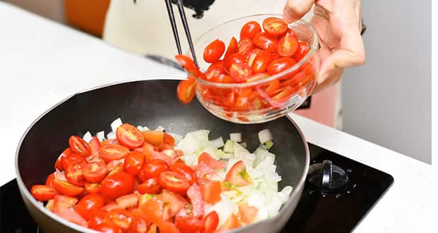 Hot Weather Can Increase Chances Of Food Contamination, Heres How To Avoid It