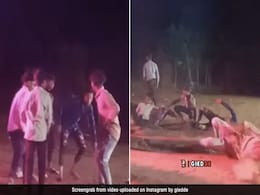 'RRR' के हिट सॉन्ग पर 'छोरों' ने किया ऐसा जबरा डांस, घिसट-घिसट कर उड़ाया गर्दा 'RRR' के हिट सॉन्ग पर 'छोरों' ने किया ऐसा जबरा डांस, घिसट-घिसट कर उड़ाया गर्दा