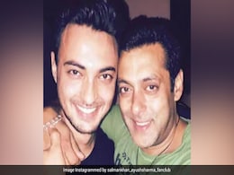सलमान खान और बहनोई आयुष शर्मा के रिश्ते में पड़ी दरार, 'कभी ईद कभी दिवाली' फिल्म से हुए बाहर   सलमान खान और बहनोई आयुष शर्मा के रिश्ते में पड़ी दरार, 'कभी ईद कभी दिवाली' फिल्म से हुए बाहर