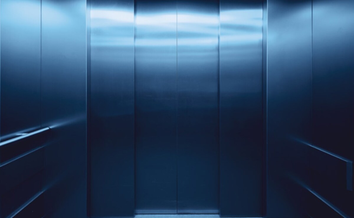 Лакнау Десет души включително девет работници в ресторанта и един