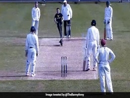 Live Cricket के दौरान हुआ कुछ ऐसा कि रोकना पड़ गया मैच, खिलाड़ी से अंपायर तक सब थे हैरान Live Cricket के दौरान हुआ कुछ ऐसा कि रोकना पड़ गया मैच, खिलाड़ी से अंपायर तक सब थे हैरान