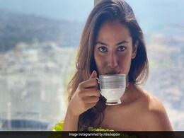 सोशल मीडिया Meera Kapoor की इन फोटोज को खूब पसंद कर रहे हैं लोग, आपके मुंह में भी आ जाएगा पानी सोशल मीडिया Meera Kapoor की इन फोटोज को खूब पसंद कर रहे हैं लोग, आपके मुंह में भी आ जाएगा पानी