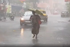 Heavy Rain In Kolkata As Cyclone Asani Gathers Intensity Heavy Rain In Kolkata As Cyclone Asani Gathers Intensity