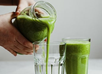 5 Amazing Reasons To Sip On Coriander (Dhania) Juice On An Empty Stomach 5 Amazing Reasons To Sip On Coriander (Dhania) Juice On An Empty Stomach