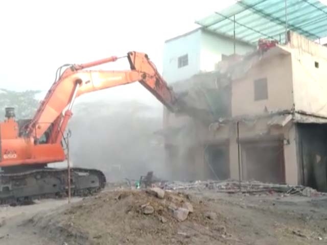 UP Administration Demolishes Illegally Constructed Building In Sonbhadra