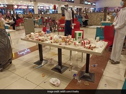 रेस्त्रां में खाना खाने गए एक परिवार की हरकत सोशल मीडिया पर हुई वायरल, यूजर्स ने कहा- 'इनसे गंदा कोई नहीं' रेस्त्रां में खाना खाने गए एक परिवार की हरकत सोशल मीडिया पर हुई वायरल, यूजर्स ने कहा- 'इनसे गंदा कोई नहीं'