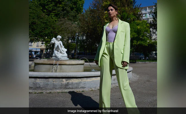 Cannes 2022: कान के रेड कार्पेट पर बाहुबली एक्ट्रेस तमन्ना भाटिया ने की शानदार एंट्री, मिंट ग्रीन पैंटसूट में दिखा दीवा का बॉसलेड़ी लुक