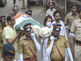 Ustad Zakir Hussain's Moving Farewell To Santoor Maestro Shivkumar Sharma Ustad Zakir Hussain's Moving Farewell To Santoor Maestro Shivkumar Sharma