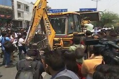 Delhi's Shaheen Bagh Demolition Halted Amid Protests Delhi's Shaheen Bagh Demolition Halted Amid Protests