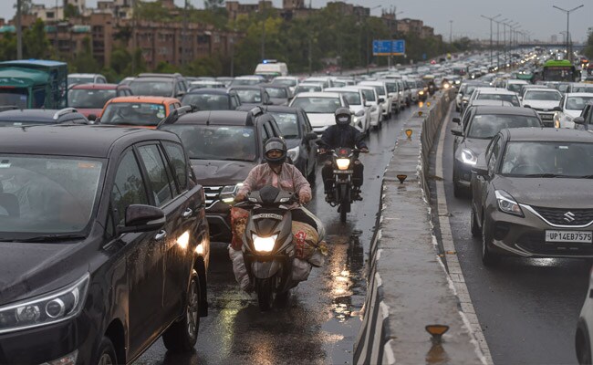 5 Pics: Huge Delhi Storm = Flooded Roads, Traffic Jams