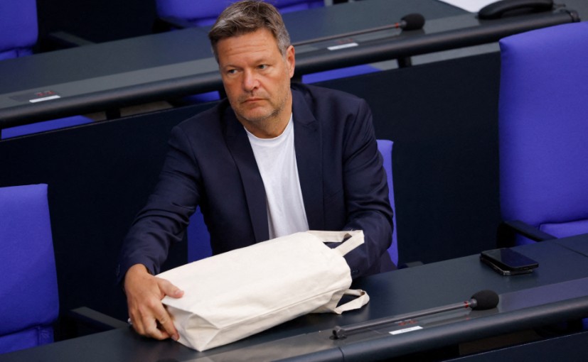 Hungary Must Work With EU On Russian Oil Embargo - German Economy Minister