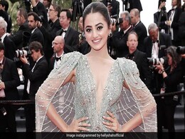 Cannes 2022: To Helly Shah On Her Big Red Carpet Debut, With Love From Hina Khan Cannes 2022: To Helly Shah On Her Big Red Carpet Debut, With Love From Hina Khan