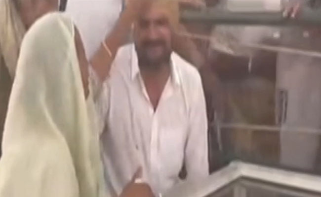 Singer Sidhu Moose Wala's Parents Hug Coffin In Tearful Goodbye