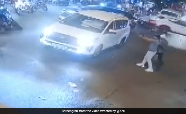 Caught On Camera: Shooting In Busy Delhi Locality, Peak Traffic Hour