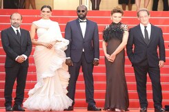 Cannes 2022: Deepika Padukone Signs Off In A White Ruffle Saree Cannes 2022: Deepika Padukone Signs Off In A White Ruffle Saree